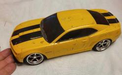 BÜYÜK BOY EKSİKLİ MODEL ARABA. AÇIKLAMAYI OKUYUNUZ.