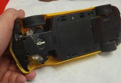 BÜYÜK BOY EKSİKLİ MODEL ARABA. AÇIKLAMAYI OKUYUNUZ.