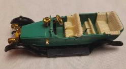 AĞIR METAL. ÇOK GÜZEL KLASİK MODEL ARABA. TEKERLERİ EKSİK SADECE. AÇIKLAMAYI OKUYUNUZ.