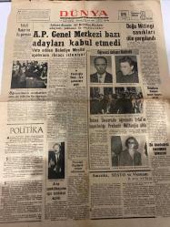 DÜNYA GAZETESİ - DOĞUM GÜNÜ HEDİYESİ (TURKISH NEWSPAPPER) - 25 NİSAN 1968 - SADECE TEK YAPRAKTIR -Makarios-Bedii FAİK-M Emin AYTEKİN-Necdet KURDAKUL-Nezih UZEL-John Ferguson-A P Genel Merkezi bazı adayları kabul etmedi-Ankara dışında AP Belediye Başkanı adayları yoklama ile seçilecekler-Veto edilen Belediye Meclisi üyelerinin ihracı isteniyor-Doğu Mitingi sanıkları dün yargılandı-Öğrenci dekanı öldürdü-Öğrencilerin avukatları dün de hâkim ile tartıştı-Fevzioğlu Türk İşe çatanlara çattı-Teknik Üniversite öğrencisi Erbil’in bıçakladığı Profesör Müftüoğlu öldü-Bombacı Kemal gene hapiste-Dil Akademisi kurulması isteniyor-Arsa spekülasyonu için tahkikat açıldı-Amerika SEATO ve Vietnam-BİZDEN GÖTÜRDÜKLERİ-Yalnız eski eser mi-DIŞARDAN-Bayan Sinatra nişanlandı-Flachların dedikleri çıktı-PRAKTİK BİLGİLER-İnsan ümitsiz yaşayabilir mi-Evin bütçesini nasıl dengelemeli-Alerji neden olmaktadır-TAKVİM-Öldüren Kadın