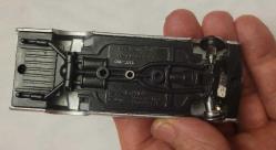 TEKERLEK EKSİKLİ GÜZEL KLASİK MODEL ARABA. AÇIKLAMAYI OKUYUNUZ.