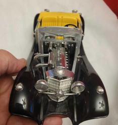 EKSİKLİ BÜYÜK EBAT KLASİK MODEL ARABA. AÇIKLAMAYI OKUYUNUZ.