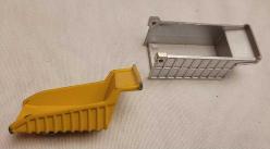 LOT.5 » İKİ ADET MODEL KAMYON KASASI.