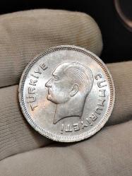 1939 Yılı Gümüş Ata 1 Lira Çil+