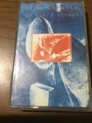 DİRE STRAİTS ON EVERY STREET kaset