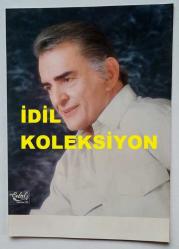 ŞARKICI ve BESTECİ ALPAY'IN ORİJİNAL FOTOĞRAFI - 18 x 12,5 cm EBADINDA - ALPAY, STÜDYODA POZ VERİRKEN ÇEKİLMİŞ BİR FOTOĞRAF. FOTO CELAL, NİŞANTAŞI