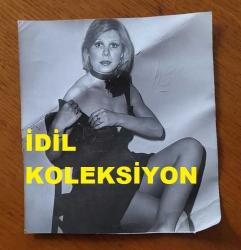 SİNEMA OYUNCUSU SEVGİ CAN'IN ORİJİNAL FOTOĞRAFI - 13 x 12 cm EBADINDA - SEVGİ CAN, KADRAJA POZ VERİRKEN ÇEKİLMİŞ BİR KARE (AÇIKLAMAYI OKUYUNUZ) 30 KASIM 1974