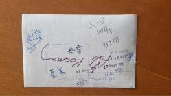 SANAYİCİ, İŞ ADAMI ve TÜSİAD ESKİ BAŞKANI ALİ KOÇMAN'IN ORİJİNAL FOTOĞRAFI - 18 x 12 cm EBADINDA - ALİ KOÇMAN, BEYOĞLU VAKKO SANAT GALERİSİ'NDEKİ SERGİDE YER ALAN BİR ESERİN YANINDA POZ VERİRKEN ÇEKİLMİŞ BİR KARE. 5 EKİM 1984