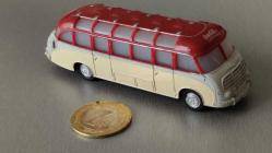 COCA COLA FİRMASI TARAFINDAN 1954 FİFA DÜNYA KUPASINA KATILAN ALMANYA MİLLİ TAKIMI İÇİN SINIRLI SAYIDA ÜRETİLMİŞTİR. Kässbohrer Setra S8. 1/87 ÖLÇEK KOLEKSİYON ÜRÜNÜ. KULLANILMIŞTIR.