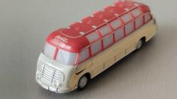 COCA COLA FİRMASI TARAFINDAN 1954 FİFA DÜNYA KUPASINA KATILAN ALMANYA MİLLİ TAKIMI İÇİN SINIRLI SAYIDA ÜRETİLMİŞTİR. Kässbohrer Setra S8. 1/87 ÖLÇEK KOLEKSİYON ÜRÜNÜ. KULLANILMIŞTIR.