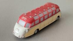 COCA COLA FİRMASI TARAFINDAN 1954 FİFA DÜNYA KUPASINA KATILAN ALMANYA MİLLİ TAKIMI İÇİN SINIRLI SAYIDA ÜRETİLMİŞTİR. Kässbohrer Setra S8. 1/87 ÖLÇEK KOLEKSİYON ÜRÜNÜ. KULLANILMIŞTIR.