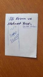 SANAYİCİ, İŞ ADAMI ve TÜSİAD ESKİ BAŞKANI ALİ KOÇMAN'IN ORİJİNAL FOTOĞRAFI - 12 x 9 cm EBADINDA - ALİ KOÇMAN, MEHMET YAZAR'LA EL ELE YÜRÜRKEN ÇEKİLMİŞ BİR KARE