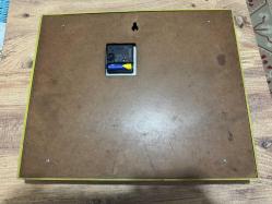 Medine manzaralı, üzerinde Mescid-i Nebevi görseli “ALLAH “ “MUHAMMED” ve AYETEL KÜRSİ yazan  Dekoratif Duvar Saati  Çalışır durumda. 42x35 cm