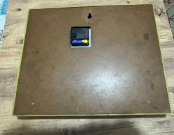 Medine manzaralı, üzerinde Mescid-i Nebevi görseli “ALLAH “ “MUHAMMED” ve AYETEL KÜRSİ yazan  Dekoratif Duvar Saati  Çalışır durumda. 42x35 cm