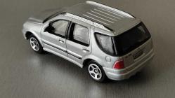 REALTOY 1998 Mercedes-Benz ML320  SIFIR  HİÇ KULLANILMAMIŞ .ORJİNAL AMBALAJINDA.1/60 ÖLÇEK  KOLEKSİYON ÜRÜNÜ