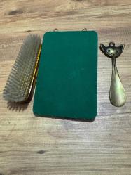 Antika / Vintage Pirinç Kedi Figürlü Kıyafet Bakım Seti Kutusunda