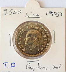 Türkiye Cumhuriyeti 1997 Yılı 2500  Lira   Kenar Yazısı Turaya Göre Düz  Sadece Darphane Setinde Bulunur (Nadir )  (TCMK0006)