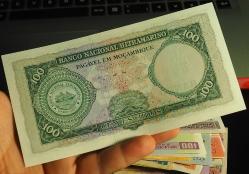 MOZAMBİK 100 ESCUDES ÇİL