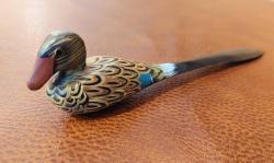 Avrupa, Vintage Tarzı Ördek Şeklinde Mektup Açacağı. Ahşap Üzeri Detaylı İşçiliğiyle El Boyamalı Zarif ve Eşsiz (Koleksiyonluk) Bir Üründür. Kullanılmış ve İyi Korunmuş Durumdadır. Renkleri İlk Günkü Gibidir. 1970'ler.