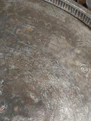 Tekke işi, Osmanlı Dönemi Mührü Süleyman Motifli, 56 cm. 2400 gr. Komple Desenli Bakır Tepsi..Şark Köşesi için ideal.