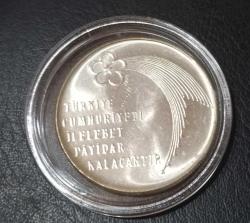 1973 YILI TÜRKİYE CUMHURİYETİ 50. YILI 100 LİRA DARPHANE HATIRA GÜMÜŞ ÖZEL KAPSÜLDE ÇİL KONDÜSYONDA