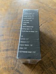 MODERN FOLK ÜÇLÜSÜ - BİZİM TEPE KONSERİ - 2 X KASET (ÇİFT KASET / JELATİNİNDE)