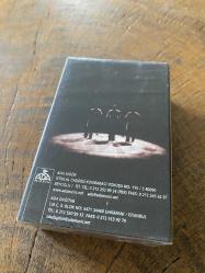 MODERN FOLK ÜÇLÜSÜ - BİZİM TEPE KONSERİ - 2 X KASET (ÇİFT KASET / JELATİNİNDE)