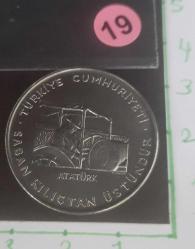1979 2,5 Lira FAO ÇİL - Saban Kılıçtan Üstündür Atatük -  ÇİL - Birleşmiş Milletler Gıda ve Tarım Örgütü  - ;Hatıra Para - Madalyon