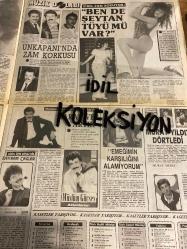 HAFTANIN SESİ GAZETESİ - DOĞUM GÜNÜ HEDİYESİ (TURKİSH - NEWSPAPER) -  27 OCAK 1989 - SAYI : 4 - TAM TAKIM 12 SAYFADIR -Hülya Avşar-İbrahim Tatlıses-Orhan Gencebay-Selami Şahin-Vedat Yıldırımbora-İrfan Tözüm-Yalçın Dümer-Macit Koper-Oya Aydoğan-Harika Avcı-Nuray Hafiftaş-Emrah-Şahap Yılmaz-Şeyda Senem-Şeyda Paftalı-Aydın Sağın-Ali Poyrazoğlu-Hadi Çaman-Kemal Sunal-Perran Kutman-Ertem Eğilmez-Zeki Müren-Emel Sayın-Yavuz Asöcal-İlknur-Kenan Çınar-Nejat Alp-Coşkun Sabah-Selin Dilmen-Samim Utku-İlhan İmer-Cem Özer-Fulya-Sibel Egemen-Aysel Gürel-Tuna-İbrahim Tatlıses-Nazan Şoray-Ayşegül-Nejat Cinsli-Hasan Ali-Yasemin-Jefi Kamhi-Tahir-Meral Güler-Sema Çelebi-Tilda Tezmen-Şebnem Çapa-Osman-Zeynep Çarmıklı-Nursen-Ömer Gündüz-Türkan Eczacıbaşı-Zeki Müren-Bülent Ersoy-Fatma Girik-Emin Sungur-Hülya Koçyiğit-Ahmet Daymaz-Mustafa Güneş-Murat Özbir-Yaşar Kekeva-Müslüm Gürses-Devran Çağlar-Cengiz Kurtoğlu-Nejat Alp-İbrahim Tatlıses-Mine Koşan-Burak Barış-Nilüfer-Banu-Selçuk Taşar-Orhan Akdeniz-Türkan