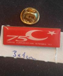 Türkiye Cumhuriyeti 75. YIL ROZET Kullanılmadan Saklandı 3cmx1cm Prinç üzeri Damla Düz Pin Rozet Koleksiyonu