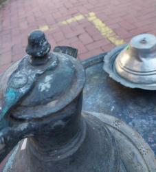 Tekke işi, Osmanlı Dönemi Mührü Süleyman Motifli, 56 cm. 2400 gr. Komple Desenli Bakır Tepsi, Mevlevi Sikkeli Ağır Etli Bakır  İbrik ve Kapaklı Bakır Sağan..Şark Köşesi için ideal..