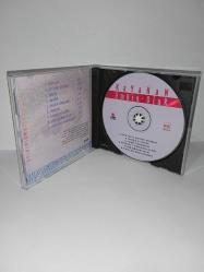 CD Kayahan emrin olur albümü. Orijinal Raks 1997 sarı bandrollü dönem baskı albüm. Disk 10 üzerinden 9.5 Sorunsuz çalışıyor. koleksiyonluk