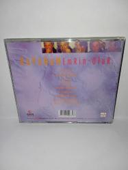 CD Kayahan emrin olur albümü. Orijinal Raks 1997 sarı bandrollü dönem baskı albüm. Disk 10 üzerinden 9.5 Sorunsuz çalışıyor. koleksiyonluk