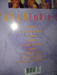 CD Kayahan emrin olur albümü. Orijinal Raks 1997 sarı bandrollü dönem baskı albüm. Disk 10 üzerinden 9.5 Sorunsuz çalışıyor. koleksiyonluk