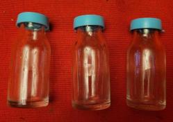 LOT.10 » 70 LERDEN 3 ADET KÜÇÜK ŞİŞE. YAKLAŞIK 6-7 CM ÇOK TEMİZ