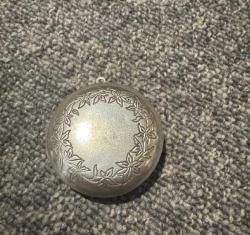 GÜMÜŞ KAPLAMA VE İŞLEMELİ RESİMLİK KOLYE UCU