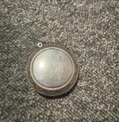 GÜMÜŞ KAPLAMA VE İŞLEMELİ RESİMLİK KOLYE UCU