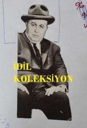VAHİ ÖZ'ÜN ORİJİNAL BÜYÜK BOY FOTOĞRAFI - 12 x 5 cm EBADINDA  - KESİLİP BEYAZ KAĞIDA YAPIŞTIRILMIŞ