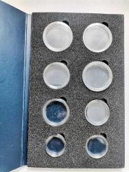 LOT.11 » SPECIMEN MADENİ PARALAR İÇİN 8 ADET  KAPSUL İLE BERABER SERGİLEME FOLDERI BÜYÜK BOY SPECIMEN PARALAR İÇİN  UYGUNDUR.