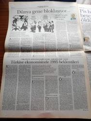 Pazar Postası Gazetesi - Turkish Newspaper - 26 Kasım 1994 - Sayı 49 - Tansu Çiller 1995'e de damgasını vuracak yazan Cengiz Kuşçuoğlu - sosyal liberalizm liberal modernizasyon derken yazan Canan Barlas - medyanın özelleştirmesi yazan Hikmet Özdemir - Işık İnselbağ ile söyleşi Wharton'un başarısı - enflasyondan enflamasyona yazan Yağmur Atsız - Alarko ABB işbirliği - ekonomiyi belirsizlik yönetiyor yazan Şeref Oğuz - filozof iktisatçı İdris Küçükömer halk demokrasi istiyor mu yazan Nihal Mete - milliyetçilik yazan Doğu Ergil - dünya gene bloklaşıyor yazan Sami Kohen - Türkiye ekonomisinde 1995 beklentileri yazan Bilge Okay - pis hava sigaradan beter bir öldürücü yazan Dinçer Güner - Yunan sinemasının genç yönetmeni Sotoris Goritsas'ın kardan gelenler filmi fotoğraf - Forrest Gump filmi - televizyon gazetecisi Can Dündar gerilla Savaşına var mısınız röportaj Nihal Mete - Kartaca 94 yazan Burçak Evren - yeni çıkan kitaplar Atilla Dorsay Ajda Pekkan'ın yüzü ya da değişimler çağı