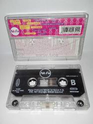 Kaset Nil Karaibrahimgil Nil FM albümü. Orijinal. Sorunsuz çalışıyor koleksiyonluk