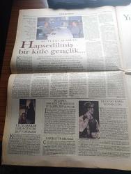 Pazar Postası Gazetesi - Turkish Newspaper - 12 Ağustos 1995 - Sayı 86 - Doğu Ergil'in TOBB için hazırladığı rapor tartışma konusu oldu yazan Naki Özkan - gümrük birliğine girerken müdür beyler dönemi bitti yazan Canan Barlas - güvensizlik yazan Murat Belge - Le Monde liberaller bunu çoktandır söylüyordu yazan Ömer Servet - 68 kuşağı bir tecrübedir yazan Taha Akyol - Pamukbank'ın yeni kaptanı Orhan Emirdağ - Siemens S4 dünya rekortmeni - Tansu Çiller'den İlyas Aktaş'a telefon - İspanya ve BASK modeli - PKK ETA'ya benzemez - insanlık dramı göç yazan Sami Kohen - balkanlarda bir mozaik mahvoldu yazan Dinçer Güner - genç yönetmen Kutluğ Ataman hapsedilmiş bir kitle gençlik röportaj Burçak Evren - Eugenio Barba İstanbul'da - uluslararası Leyla Gencer şan yarışması fotoğraf - ANAP İstanbul milletvekili Güneş Taner liderlik için imaj yetmez yazan Zeynep Çetinkaya - karikatür bienali - İstanbul 300 kütüphaneciye ev sahipliği yapacak - Temel içgüdü cinayeti - Tiryaki kadınlar