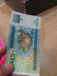 Özbekistan 200 som kağıt para, çok çil durumda