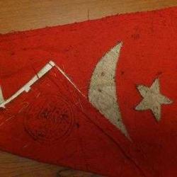 ASKER GÖĞÜS CEBİ BAYRAĞI. EL DİKİMİDİR. ARKASI DUA MÜHÜRLÜ. KOLEKSİYONLUK.