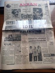 Akşam Gazetesi - Turkish Newspaper - 26 temmuz 1968 - Asker bir ara polisle çatıştı gösteri savaş halini aldı - görevli albay Cağaloğlu meydanında toplum polis müdürü Yaşar Okçuoğlu ile tartışıyorlar fotoğraf - üniversiteli gençler TMTF'nin önünde toplum polisini önüne katarak kovalamış Fotoğrafı - İstanbul kız lisesi önünde toplanan üniversiteliler toplum polisini taş yağmuruna tutmuşlar fotoğraf - Faruk Sükan'ın odasına Bursa nutkundan pasajlar ihtiva eden pankart bırakıldı Fotoğrafı - cenazesi Taşkent'e götürülen Vedat Demircioğlu gömüldü - yürüyüşçü gençlerin altı aya kadar hapsi isteniyor - karaoğlan'ın maceraları yazan ve çizen Suat Yalaz - Taş yazan Çetin Altan - Ferdi Tayfur için Orhan Boran radyoda hocamdı derdi yazan Cahit Irgat - Ajda Pekkan Ve Leyla Sayar fotoğraf - beyaz perdeye yeni Ayşecik bulundu Funda Gürçen fotoğraf - Atlı karınca filmi Belgin Doruk İzzet Günay fotoğraf - bu hafta çok sevilen 5 şarkı - Fenerbahçe bu yıl ne yapabilir - Zafer Beşiktaş'ın olacaktır