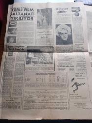 Akşam Gazetesi - Turkish Newspaper - 26 temmuz 1968 - Asker bir ara polisle çatıştı gösteri savaş halini aldı - görevli albay Cağaloğlu meydanında toplum polis müdürü Yaşar Okçuoğlu ile tartışıyorlar fotoğraf - üniversiteli gençler TMTF'nin önünde toplum polisini önüne katarak kovalamış Fotoğrafı - İstanbul kız lisesi önünde toplanan üniversiteliler toplum polisini taş yağmuruna tutmuşlar fotoğraf - Faruk Sükan'ın odasına Bursa nutkundan pasajlar ihtiva eden pankart bırakıldı Fotoğrafı - cenazesi Taşkent'e götürülen Vedat Demircioğlu gömüldü - yürüyüşçü gençlerin altı aya kadar hapsi isteniyor - karaoğlan'ın maceraları yazan ve çizen Suat Yalaz - Taş yazan Çetin Altan - Ferdi Tayfur için Orhan Boran radyoda hocamdı derdi yazan Cahit Irgat - Ajda Pekkan Ve Leyla Sayar fotoğraf - beyaz perdeye yeni Ayşecik bulundu Funda Gürçen fotoğraf - Atlı karınca filmi Belgin Doruk İzzet Günay fotoğraf - bu hafta çok sevilen 5 şarkı - Fenerbahçe bu yıl ne yapabilir - Zafer Beşiktaş'ın olacaktır