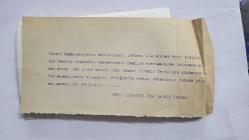 İSRAİL BAŞKONSOLOSU EFRAİM ELROM'UN KAÇIRILMASI SONRASINDA ARANAN 4 KİŞİNİN BULUNDUĞU FERİKÖY ERGENEKON CADDESİNDEKİ ÇAMLICA APARTMANININ ÖNÜNDEKİ JİRAYİR TERZİ'NİN BAKKALININ ORİJİNAL FOTOĞRAFI - 18 x 12 cm EBADINDA - MAHİR ÇAYAN, ULAŞ BARDAKÇI ve ARKADAŞLARININ ELROM'U KAÇIRMALARI SONRASINDA ÇAMLICA APARTMANINDA GÖRGÜ ŞAHİDİ OLAN BAKKAL JİRAYİR TERZİ İLE RÖPORTAJ YAPILIRKEN ÇEKİLMİŞ BİR KARE (GARBİS ÖZATAY)-Coca Cola tabelası,Fruks