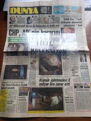 Dünya Gazetesi - Turkish Newspaper - 21 Aralık 1977 - Adalet Partisi milletvekili Enver Akova ile Ahmet Karaaslan da istifa etti - aramalara rağmen silahlar bitmiyor haber fotoğraf Savaş Ay - Vehbi Koç toplu sözleşme ekonomiyi çökertecek dedi - Şeyh Yamani garanti verdi petrole zam gelmeyecek - Mevlana'ya nasılsan öyle gel yazan Kenan Deniz - Türk Ticaret Bankası Cevizli şubesi soyuldu - Hümeyra'nın defilesi Fotoğrafı - Filiz Akın ve Semiramis Pekkan da defiledeydi - birikim solda ama yazan Attila İlhan - sinema programı - Aleviler ve Bektaşiler yazan Murat Sertoğlu - iktidar mı hükümet mi yazan Tarık Dursun K. - denizler evliyası Turgut reis yazan Murat Sertoğlu - Şükür kavuşturana ve Fenerbahçe Boluspor önünde fotoğraf - 2. Ligde borcu olmayan tek kulüp Rizespor Fotoğrafı - Cemil Turan'a altın madalya verilecek - antrenör Turgut Kafkas Mersin için düşme söz konusu olamaz dedi - Yılın sporcusu anket fişi - İstanbul Sanayi Odası Başkanı Nurullah Gezgin'in açıklaması - Ertuğrul Soysal
