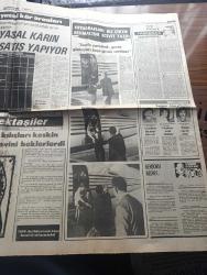 Dünya Gazetesi - Turkish Newspaper - 21 Aralık 1977 - Adalet Partisi milletvekili Enver Akova ile Ahmet Karaaslan da istifa etti - aramalara rağmen silahlar bitmiyor haber fotoğraf Savaş Ay - Vehbi Koç toplu sözleşme ekonomiyi çökertecek dedi - Şeyh Yamani garanti verdi petrole zam gelmeyecek - Mevlana'ya nasılsan öyle gel yazan Kenan Deniz - Türk Ticaret Bankası Cevizli şubesi soyuldu - Hümeyra'nın defilesi Fotoğrafı - Filiz Akın ve Semiramis Pekkan da defiledeydi - birikim solda ama yazan Attila İlhan - sinema programı - Aleviler ve Bektaşiler yazan Murat Sertoğlu - iktidar mı hükümet mi yazan Tarık Dursun K. - denizler evliyası Turgut reis yazan Murat Sertoğlu - Şükür kavuşturana ve Fenerbahçe Boluspor önünde fotoğraf - 2. Ligde borcu olmayan tek kulüp Rizespor Fotoğrafı - Cemil Turan'a altın madalya verilecek - antrenör Turgut Kafkas Mersin için düşme söz konusu olamaz dedi - Yılın sporcusu anket fişi - İstanbul Sanayi Odası Başkanı Nurullah Gezgin'in açıklaması - Ertuğrul Soysal