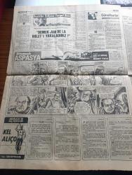 Dünya Gazetesi - Turkish Newspaper - 21 Aralık 1977 - Adalet Partisi milletvekili Enver Akova ile Ahmet Karaaslan da istifa etti - aramalara rağmen silahlar bitmiyor haber fotoğraf Savaş Ay - Vehbi Koç toplu sözleşme ekonomiyi çökertecek dedi - Şeyh Yamani garanti verdi petrole zam gelmeyecek - Mevlana'ya nasılsan öyle gel yazan Kenan Deniz - Türk Ticaret Bankası Cevizli şubesi soyuldu - Hümeyra'nın defilesi Fotoğrafı - Filiz Akın ve Semiramis Pekkan da defiledeydi - birikim solda ama yazan Attila İlhan - sinema programı - Aleviler ve Bektaşiler yazan Murat Sertoğlu - iktidar mı hükümet mi yazan Tarık Dursun K. - denizler evliyası Turgut reis yazan Murat Sertoğlu - Şükür kavuşturana ve Fenerbahçe Boluspor önünde fotoğraf - 2. Ligde borcu olmayan tek kulüp Rizespor Fotoğrafı - Cemil Turan'a altın madalya verilecek - antrenör Turgut Kafkas Mersin için düşme söz konusu olamaz dedi - Yılın sporcusu anket fişi - İstanbul Sanayi Odası Başkanı Nurullah Gezgin'in açıklaması - Ertuğrul Soysal